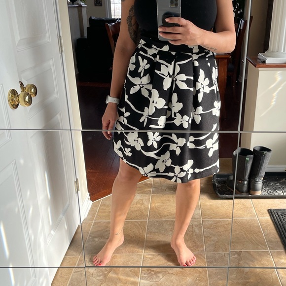 Cute full skirt! - Picture 2 of 6